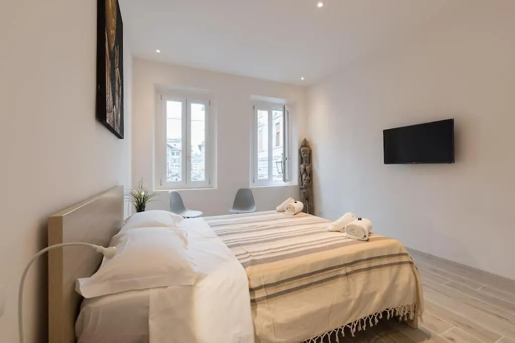 Keys Of Italy - Albero 2 - Mudivamasai Tot - Nearby Train Station Apartment Florence Italy